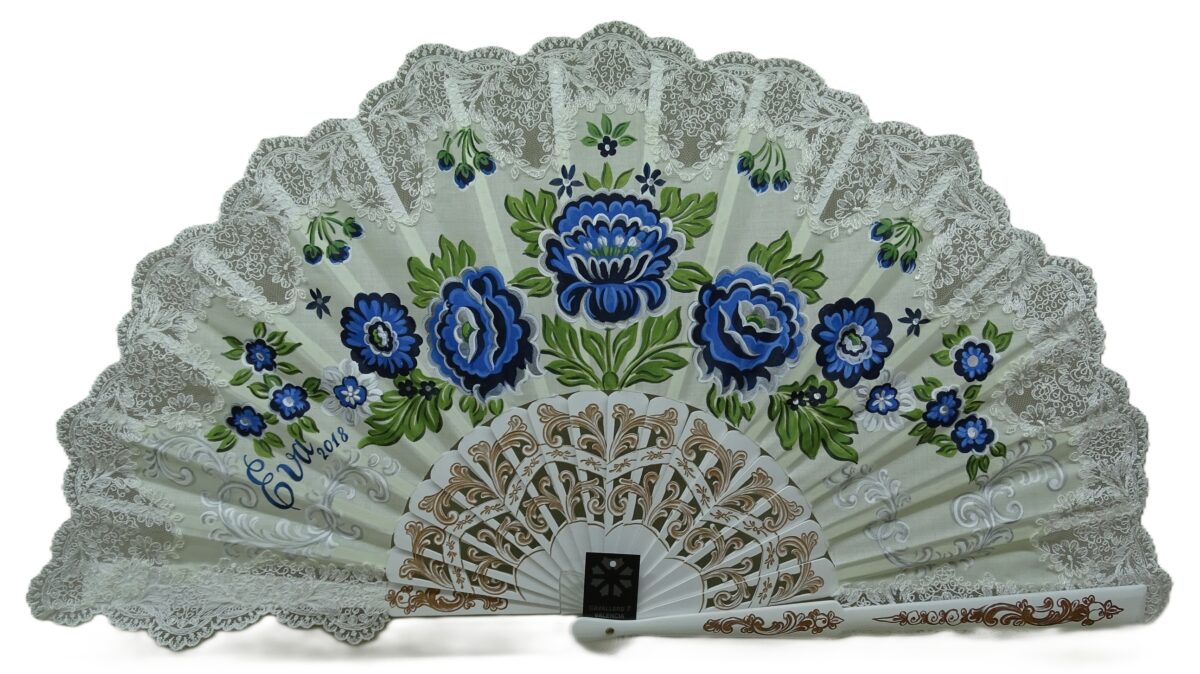 Abanico de fallera con encaje indumentaria valenciana