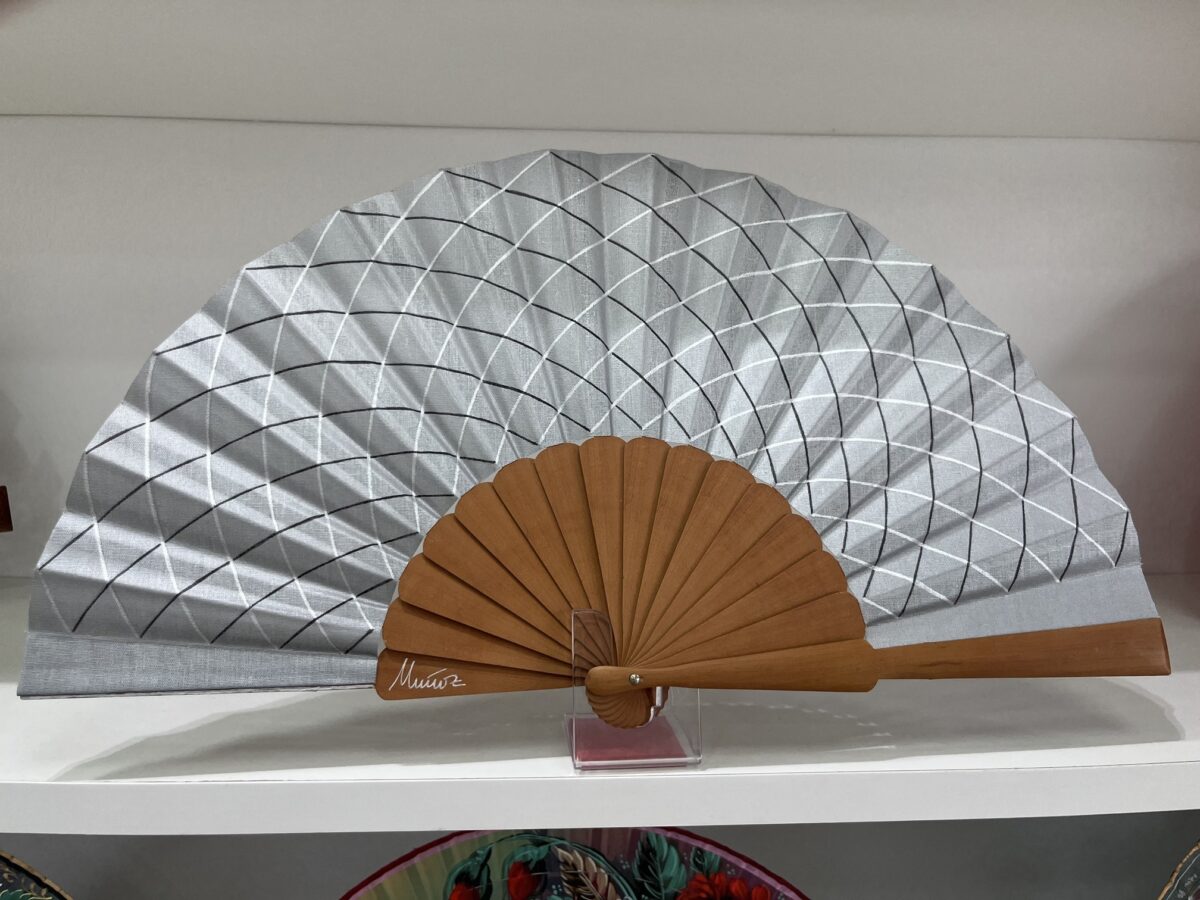 Abanico moderno plateado